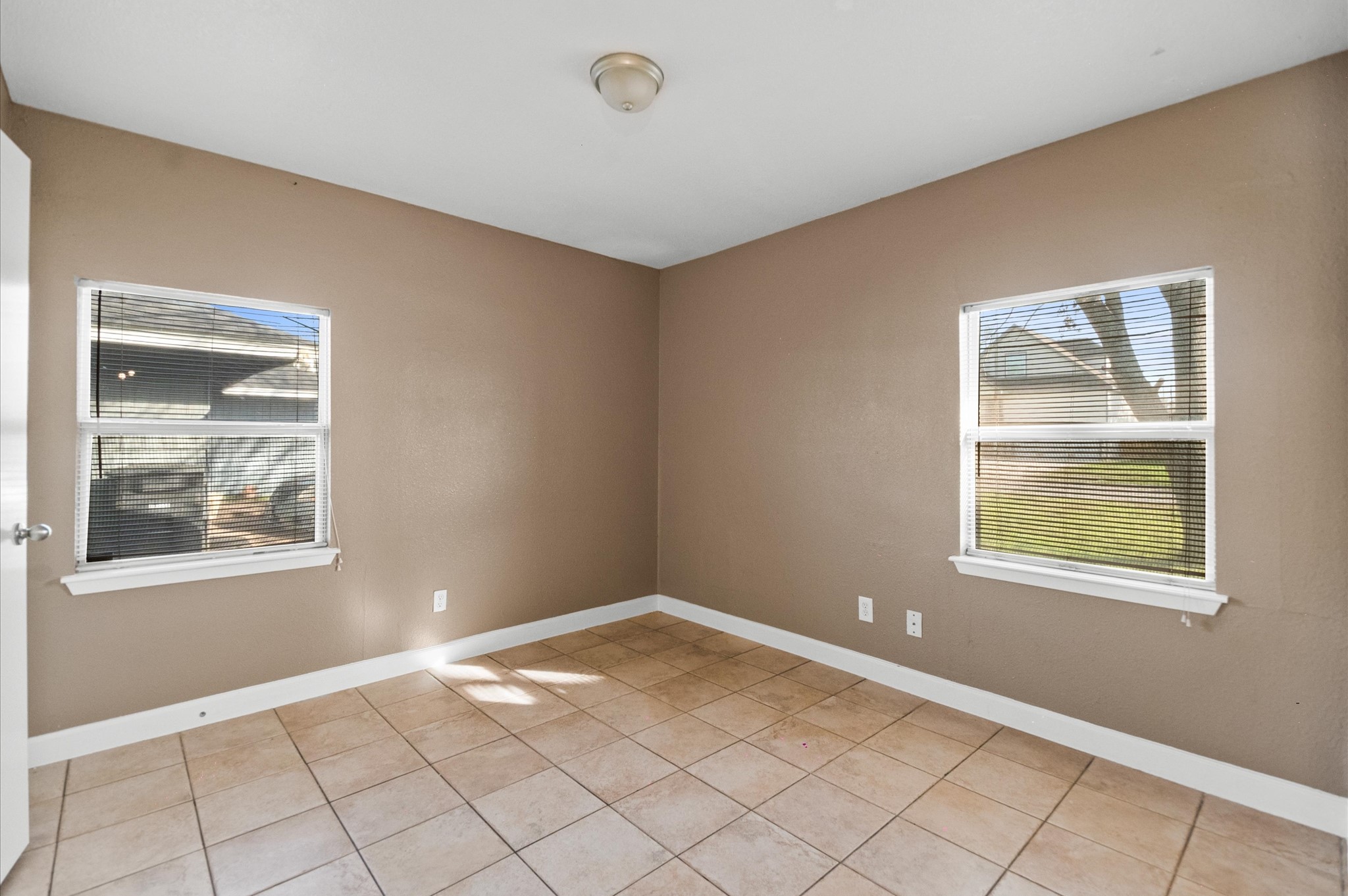 6015 Ridgeway Drive Houston, TX 77033 - Photo 11 of 17 Gallery Image 11