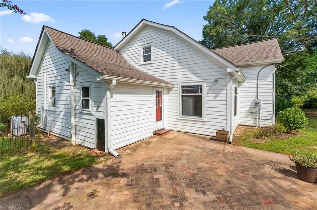 3875 New Walkertown Road Winston-Salem, NC 27105 - Photo 28 of 47 Bedroom 3 with separate split for heat and air.