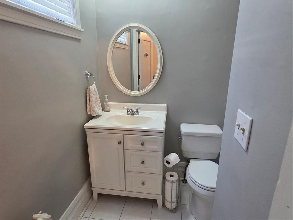 701 4th Street, Unit 2 Pittsburgh, PA 15215 - Photo 19 of 24 a bathroom with a toilet a sink and a mirror
