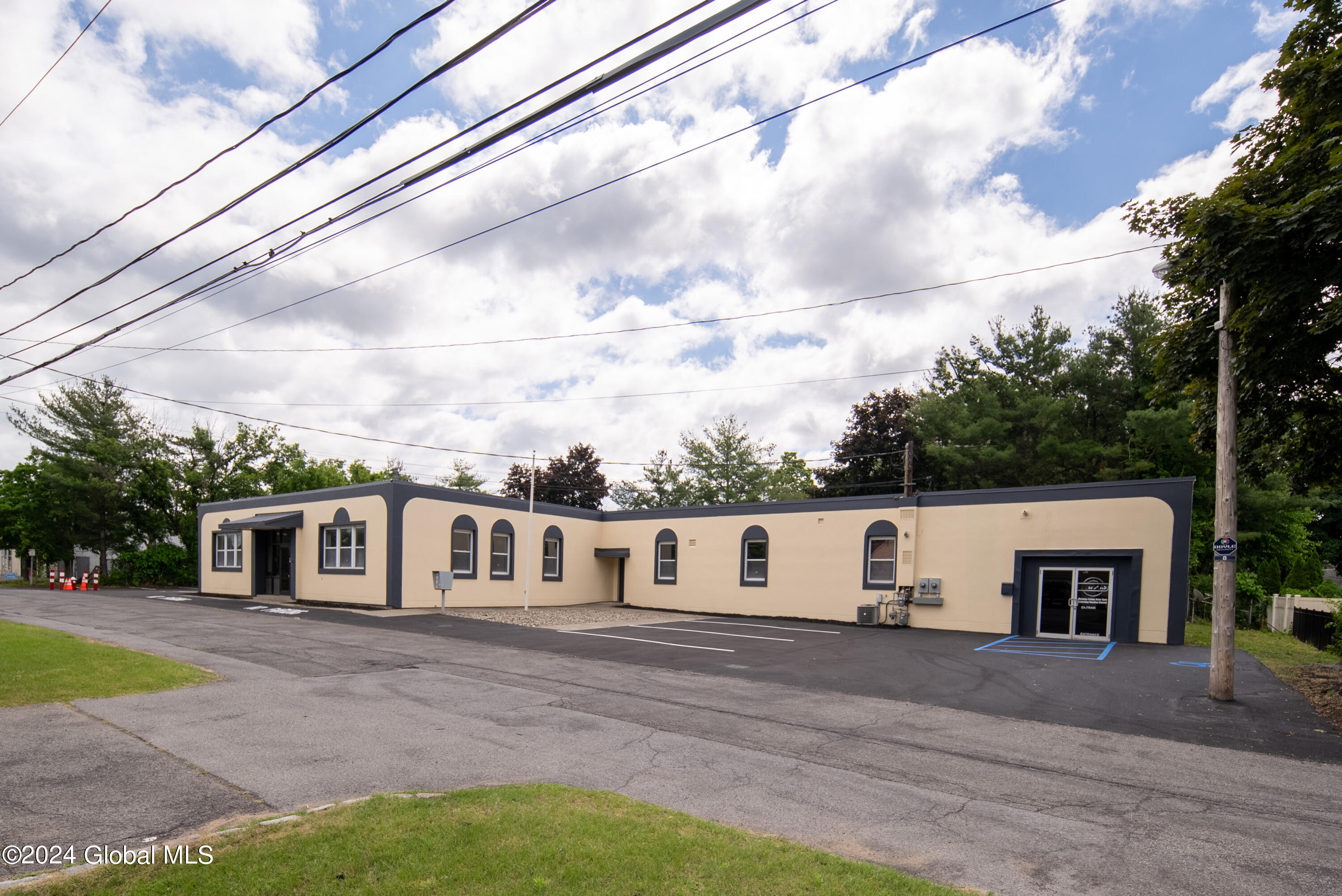 8 Nolan Road Albany, NY 12205 - Photo 4 of 21 0007