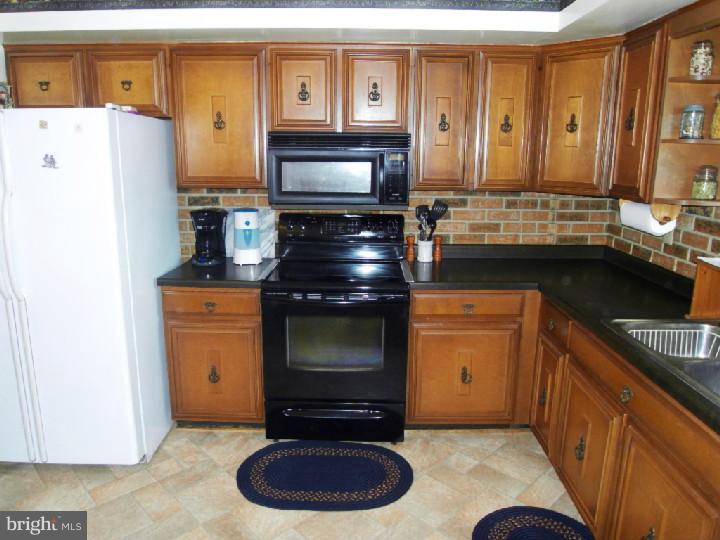 323 Ernst Road Reading, PA 19601 - Photo 11 of 22