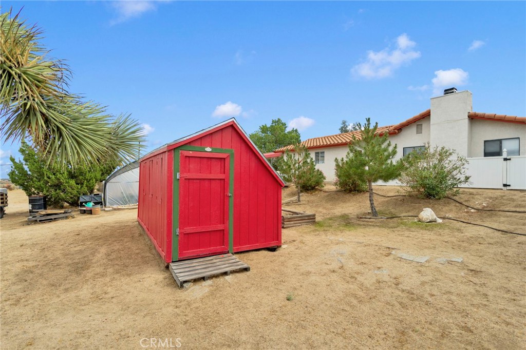 9224 Beekley Road Phelan, CA 92371 - Photo 34 of 52 front view of a house with a yard
