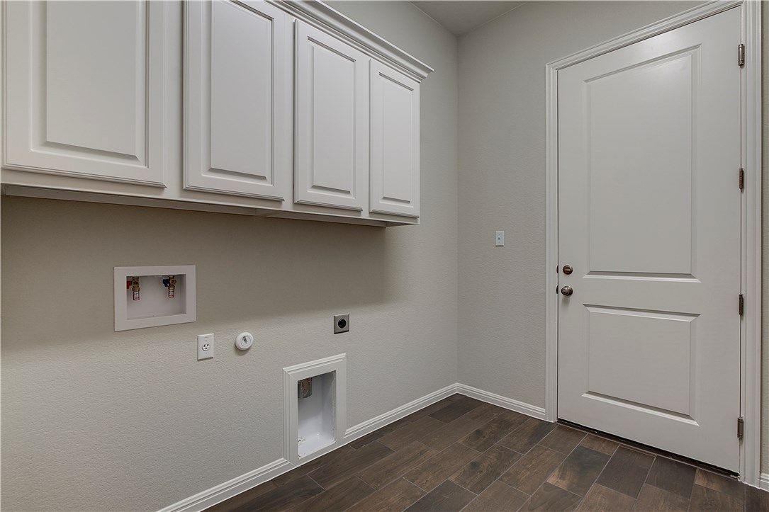 115 Cartwheel Bend Austin, TX 78738 - Photo 10 of 21 115 Cartwheel laundry room
