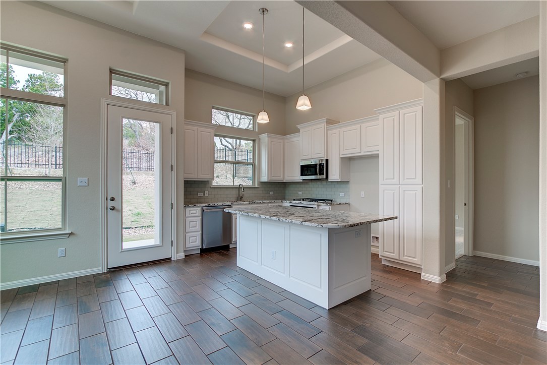 115 Cartwheel Bend Austin, TX 78738 - Photo 3 of 21 115 Cartwheel kitchen