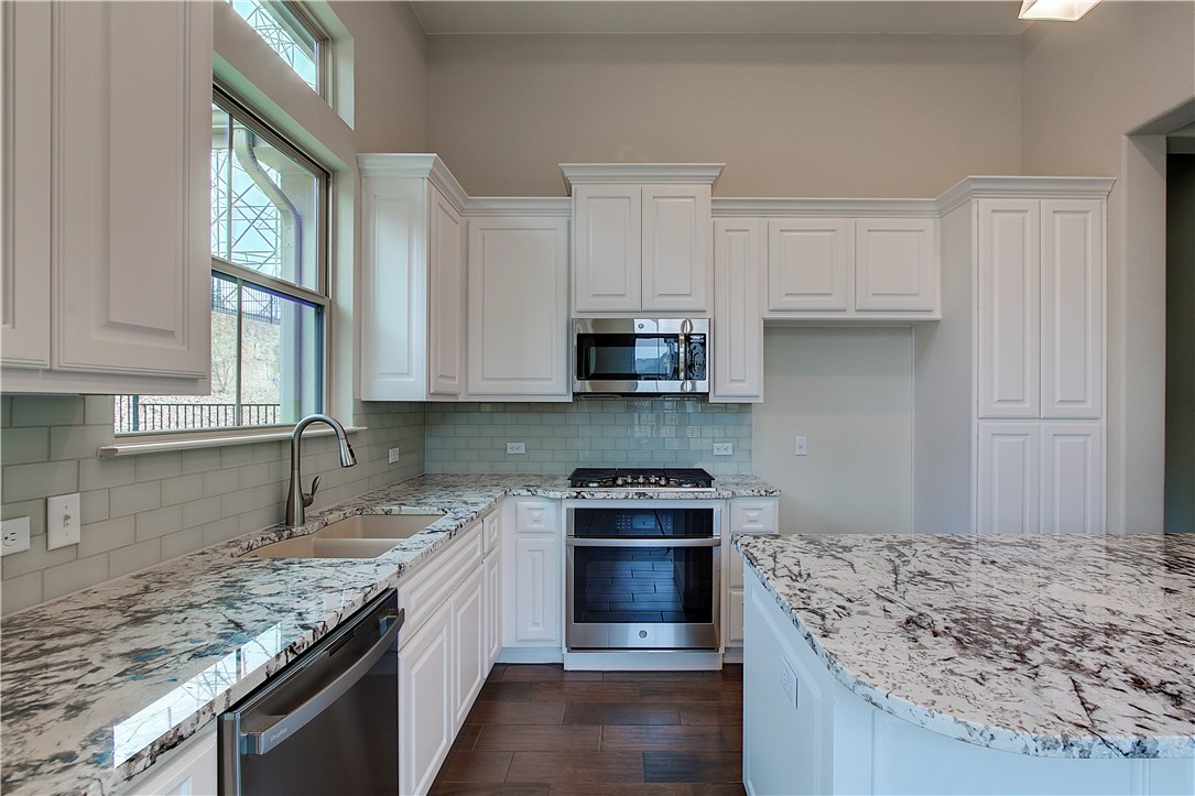 115 Cartwheel Bend Austin, TX 78738 - Photo 4 of 21 115 Cartwheel kitchen 2