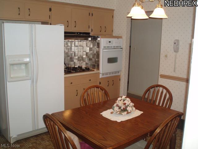 4356 Adrian Road Cleveland, OH 44121 - Photo 2 of 24