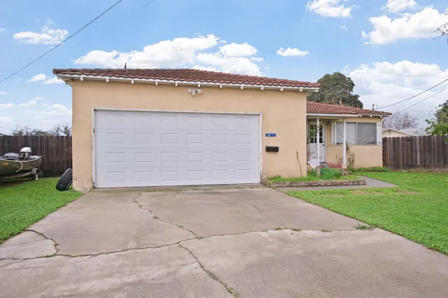$339,900 | 1915 Tracy Court, Modesto, CA 95350