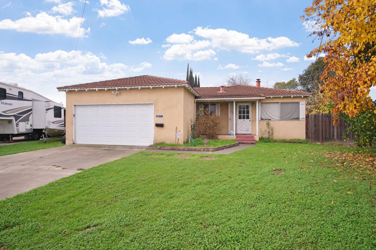 1915 Tracy Court Modesto, CA 95350 - Photo 3 of 31