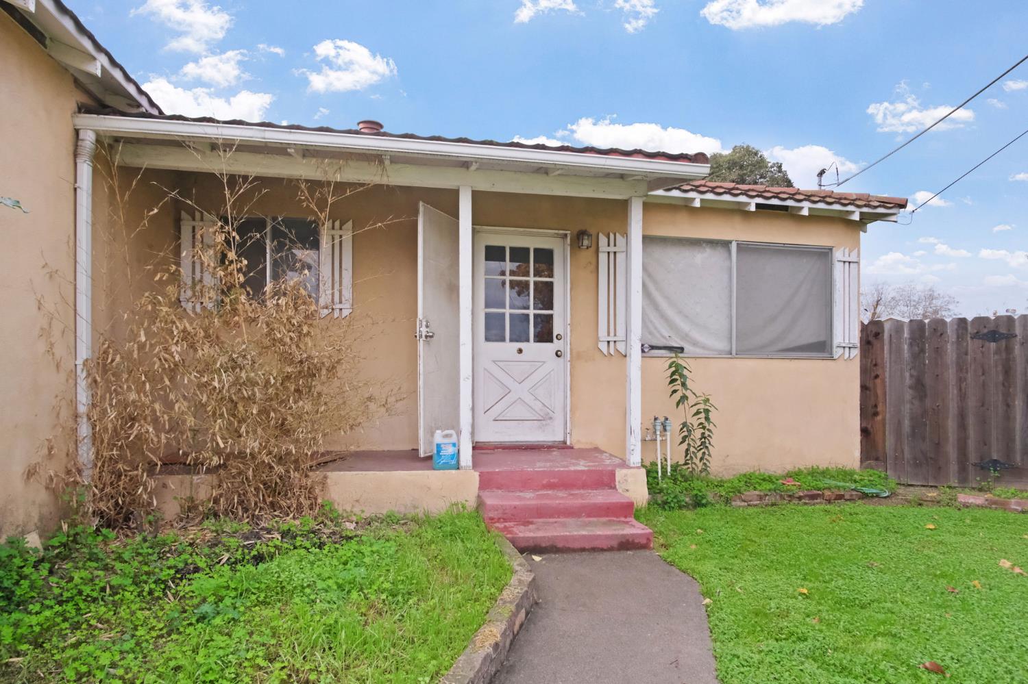 1915 Tracy Court Modesto, CA 95350 - Photo 4 of 31