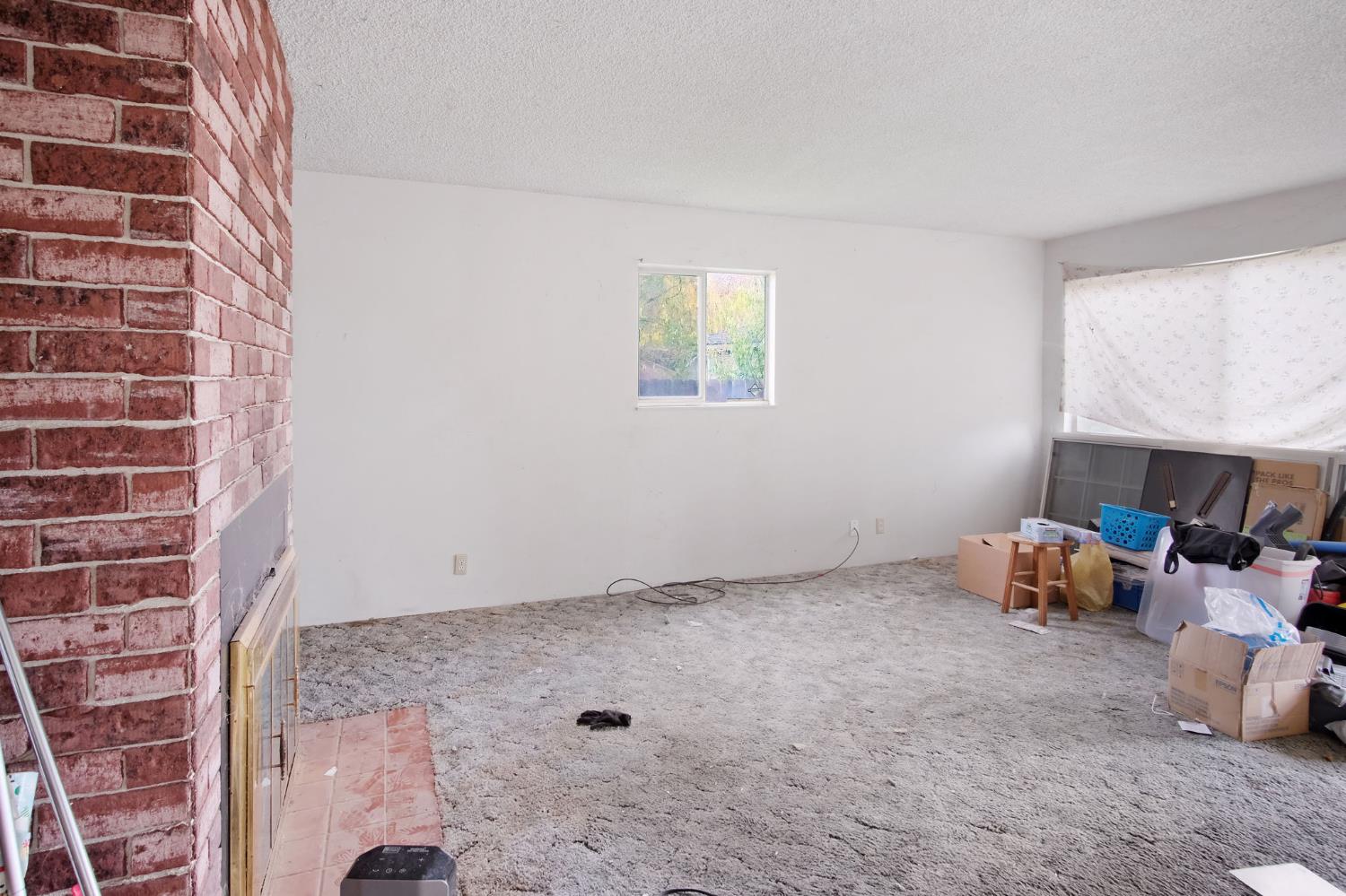 1915 Tracy Court Modesto, CA 95350 - Photo 6 of 31