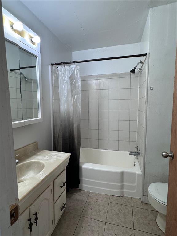 441 5th Street Donora, PA 15033 - Photo 15 of 16 a bathroom with a sink a toilet and shower