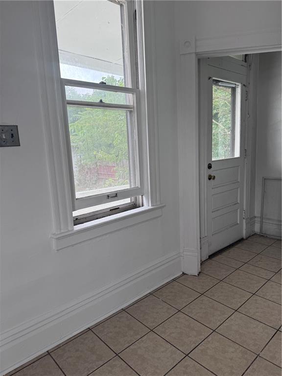 441 5th Street Donora, PA 15033 - Photo 16 of 16 an empty room with window