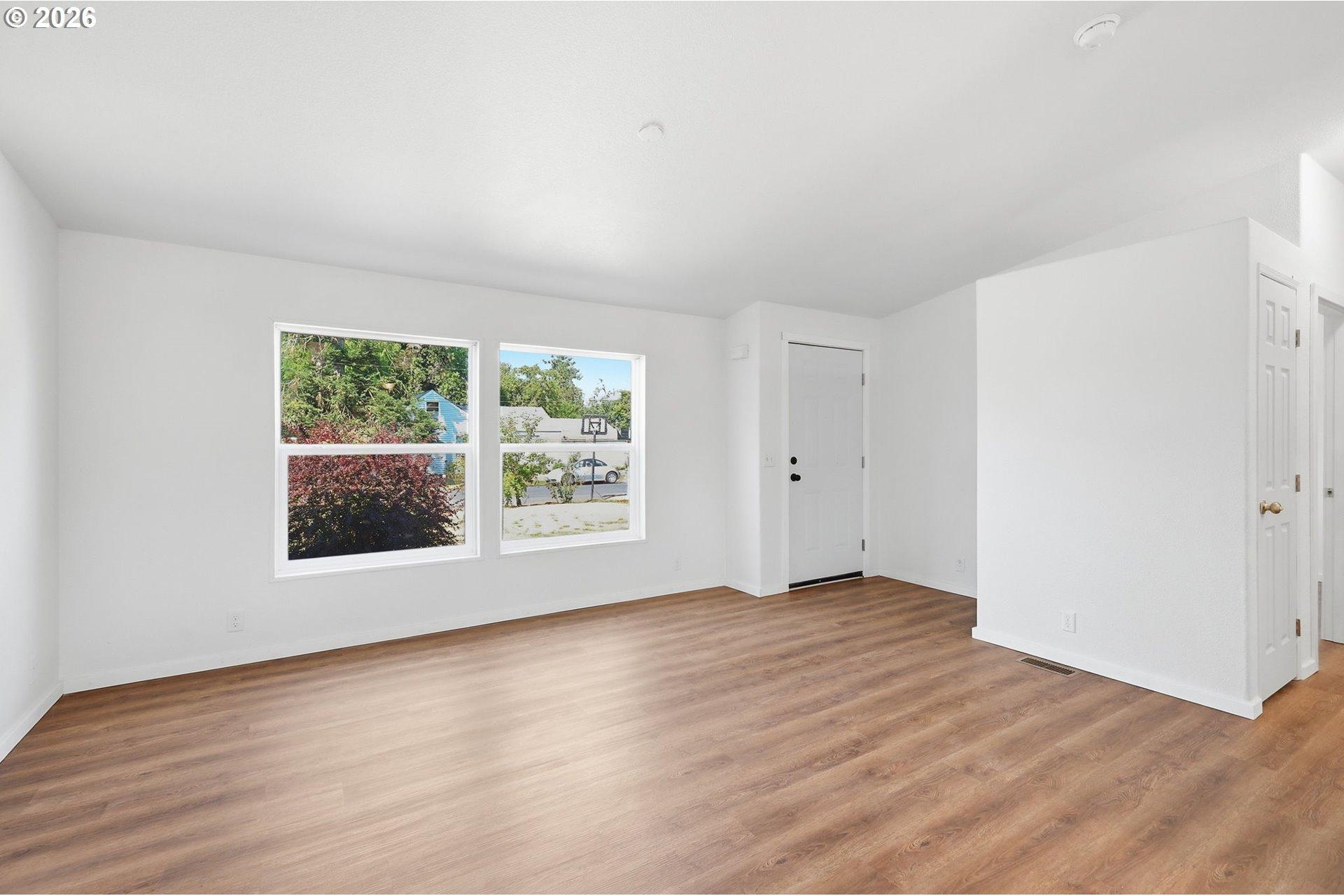 825 19th Street Springfield, OR 97477 - Photo 4 of 44 Gallery Image 4