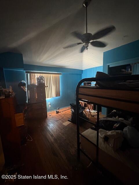 202 Chestnut Avenue Staten Island, NY 10305 - Photo 18 of 24 a view of a livingroom with furniture