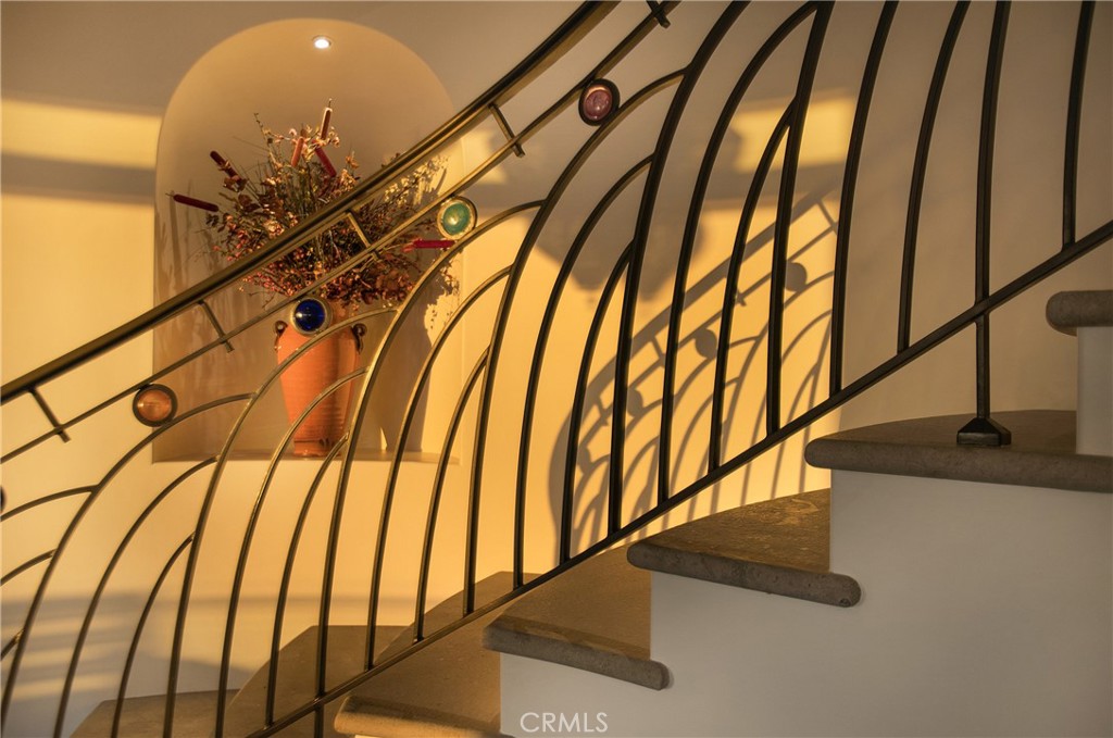 825 Coast View Drive Laguna Beach, CA 92651 - Photo 12 of 63