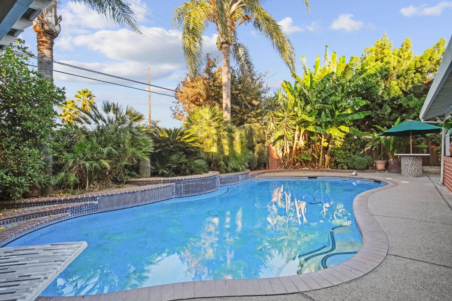 2805 Medinah Way Modesto, CA 95355 - Photo 33 of 39 a view of a couches in a patio