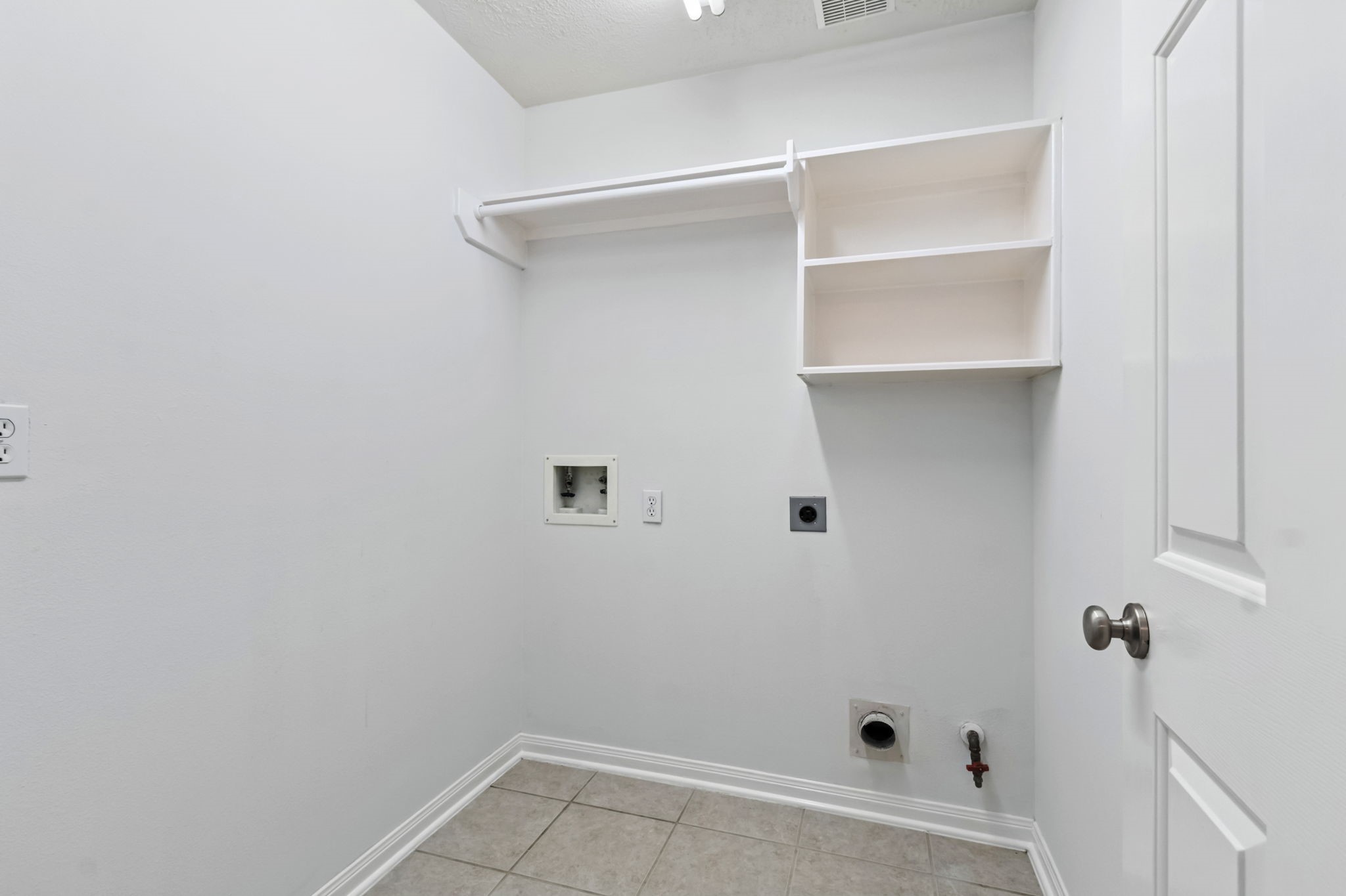 31235 Windcrest Park Lane Spring, TX 77386 - Photo 33 of 50 a view of an empty walk in closet