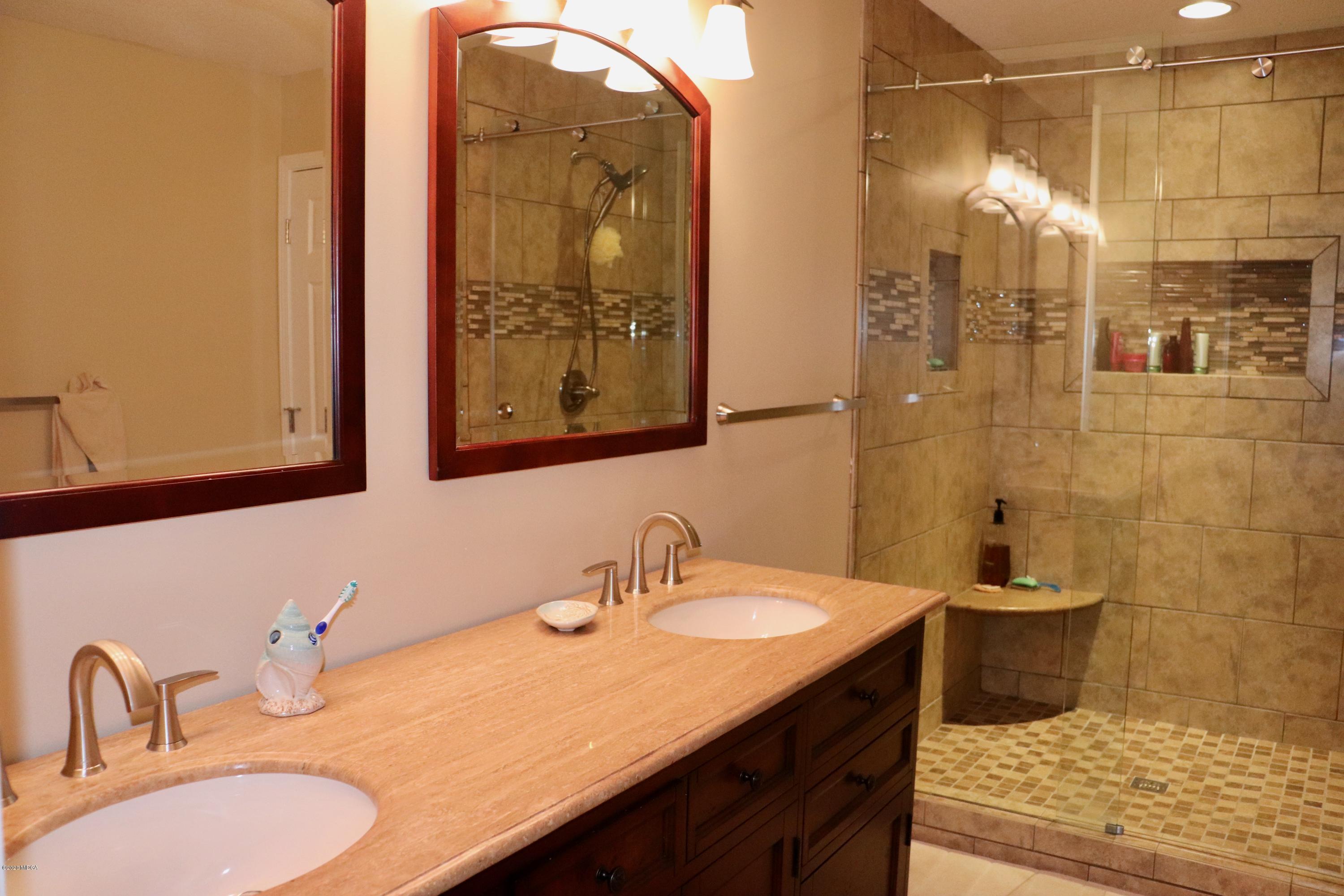 130 Springfield Boulevard Macon, GA 31210 - Photo 15 of 23 15-MASTER BATH 1