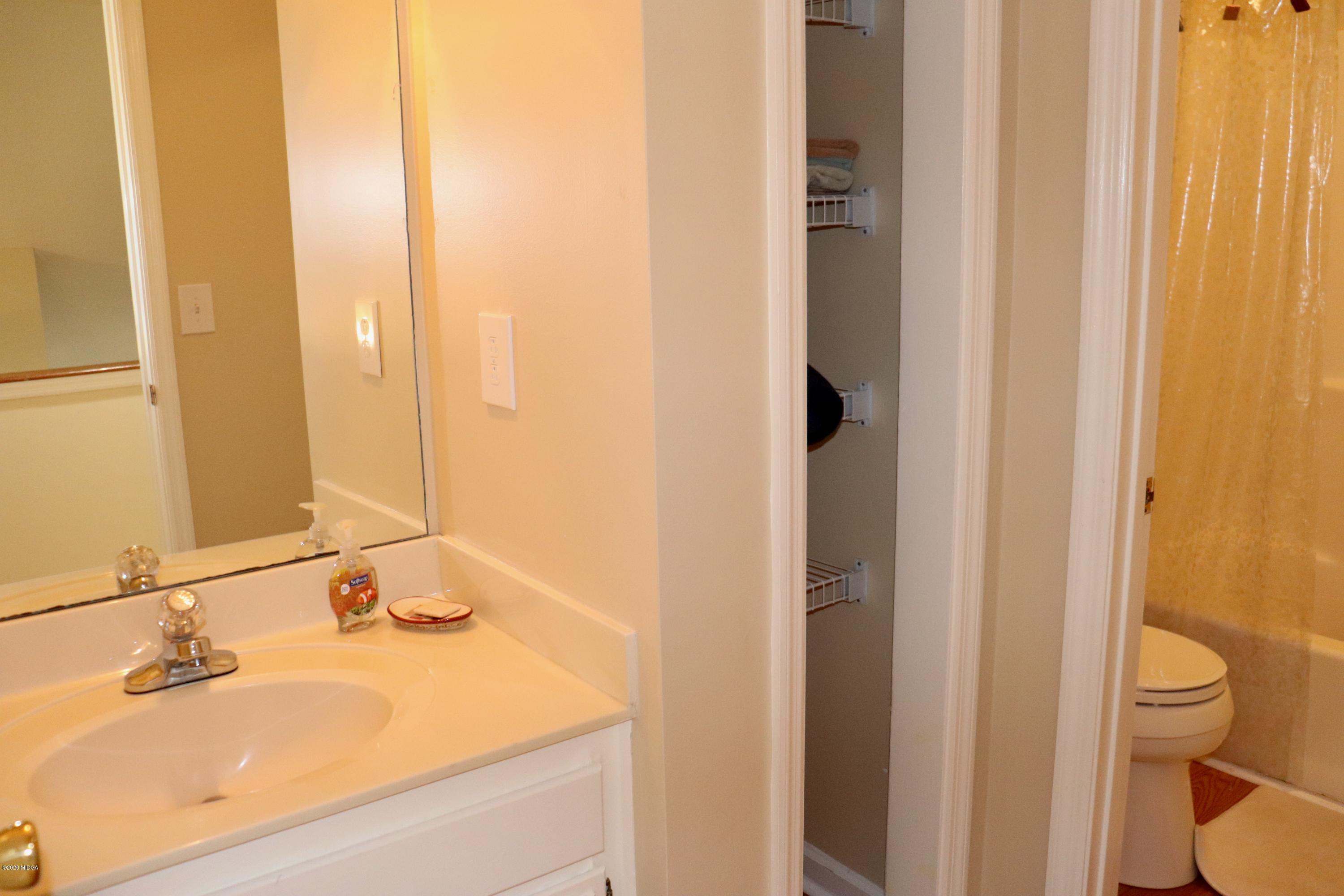 130 Springfield Boulevard Macon, GA 31210 - Photo 21 of 23 23-HALL BATH 4