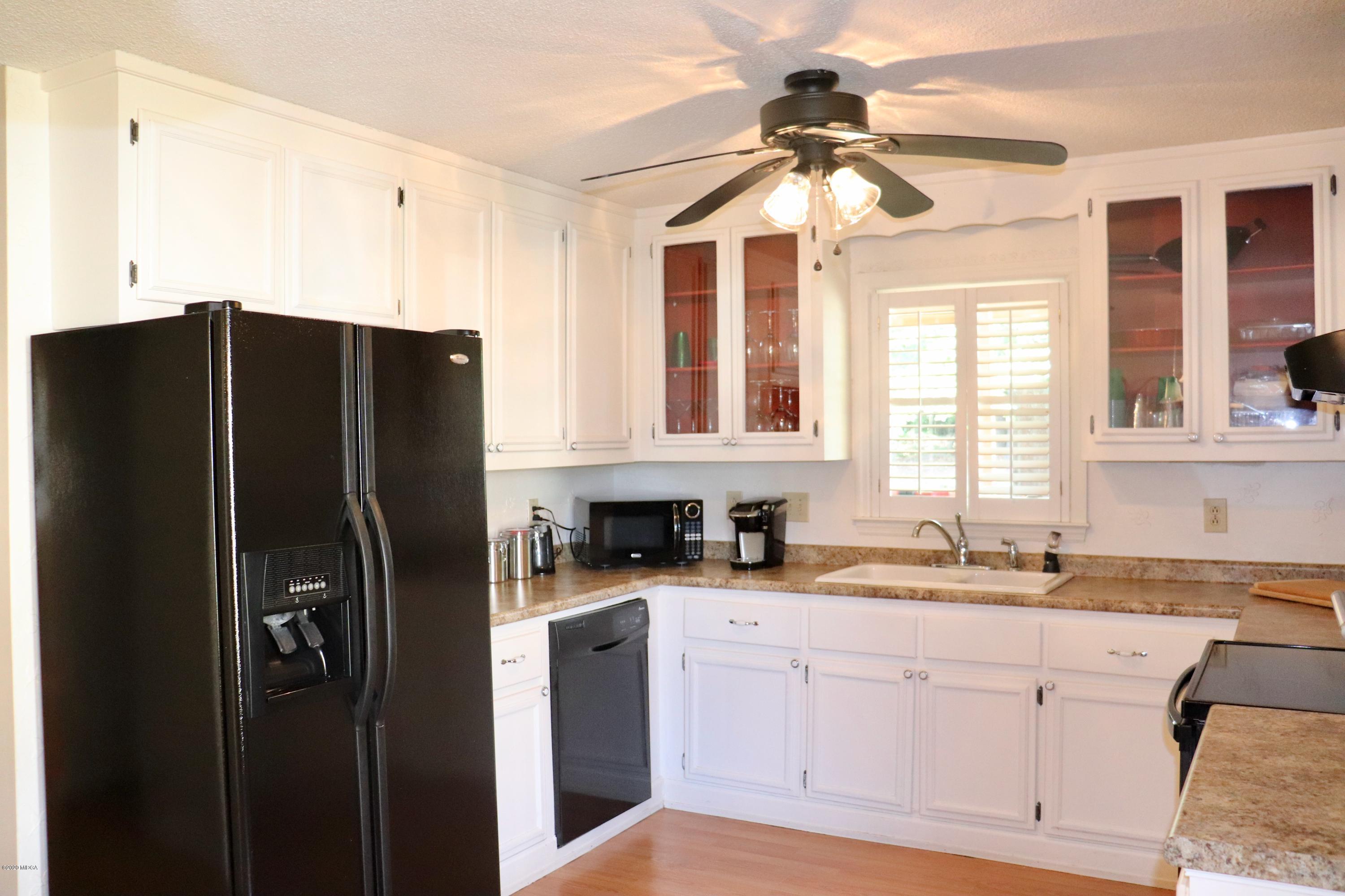130 Springfield Boulevard Macon, GA 31210 - Photo 8 of 23 8-KITCHEN 3