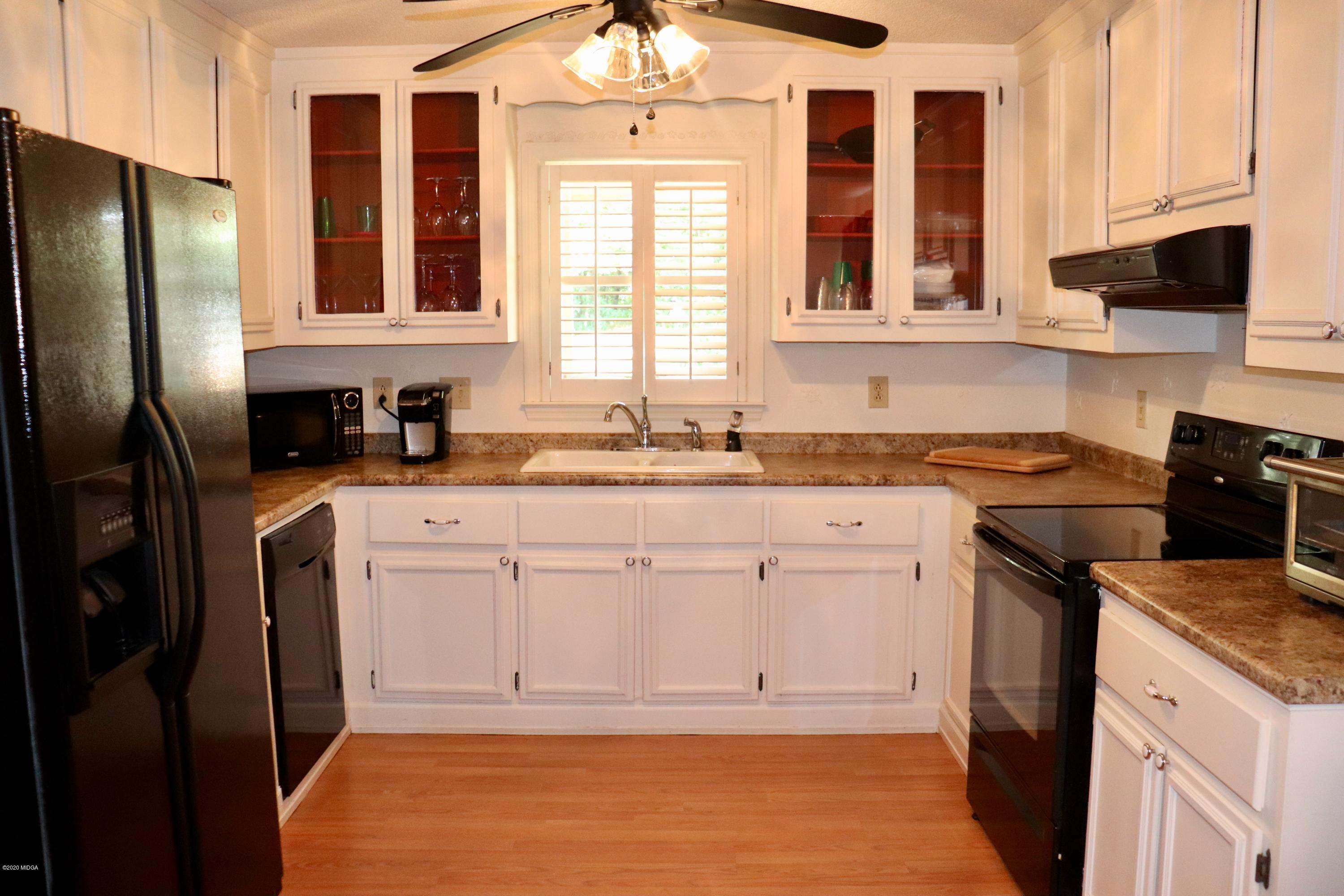 130 Springfield Boulevard Macon, GA 31210 - Photo 9 of 23 9-KITCHEN 6