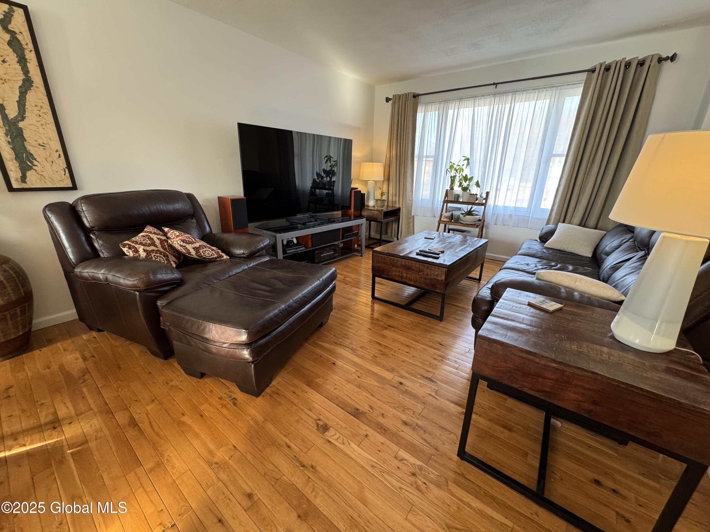 21 Old Plank Road Halfmoon, NY 12188 - Photo 3 of 10 IMG_4646