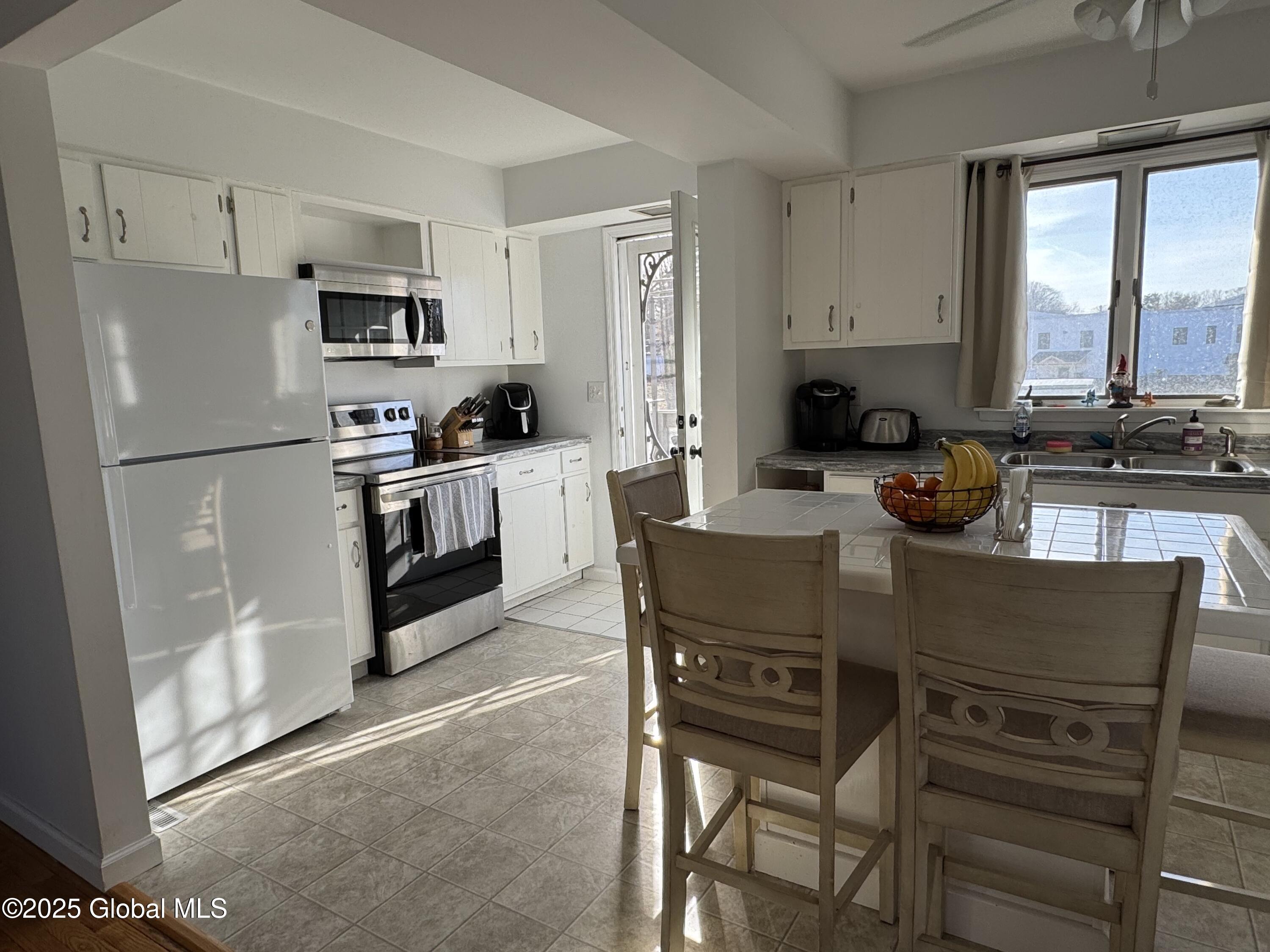 21 Old Plank Road Halfmoon, NY 12188 - Photo 5 of 10 IMG_4642