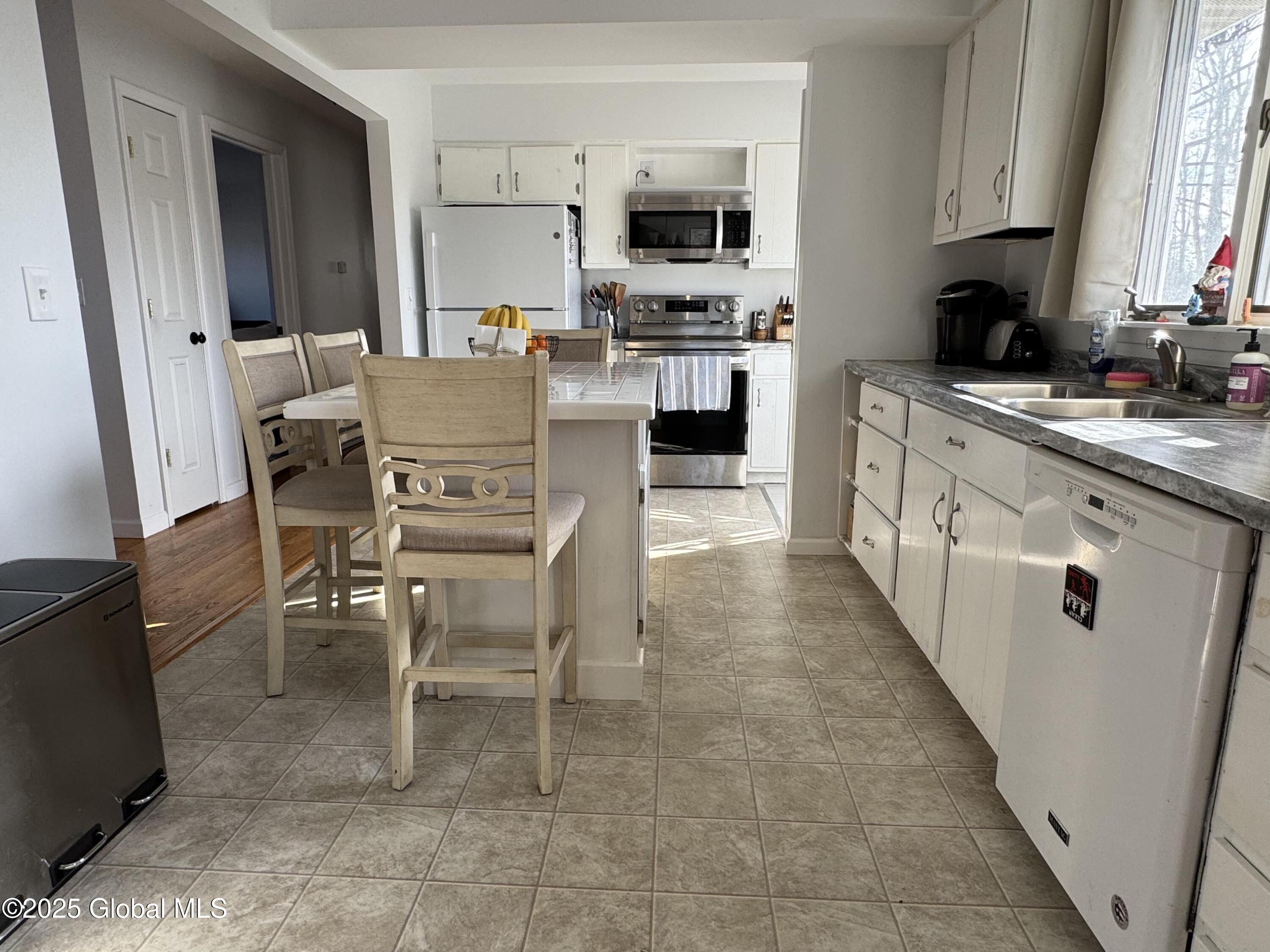 21 Old Plank Road Halfmoon, NY 12188 - Photo 6 of 10 IMG_4643