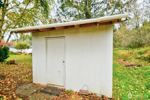 a view of small house with a outdoor space