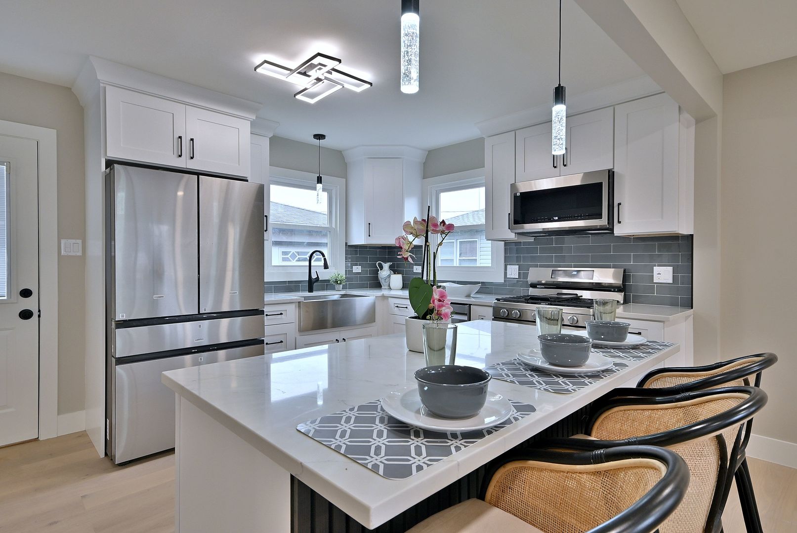 656 Comstock Avenue Elmhurst, IL 60126 - Photo 8 of 39