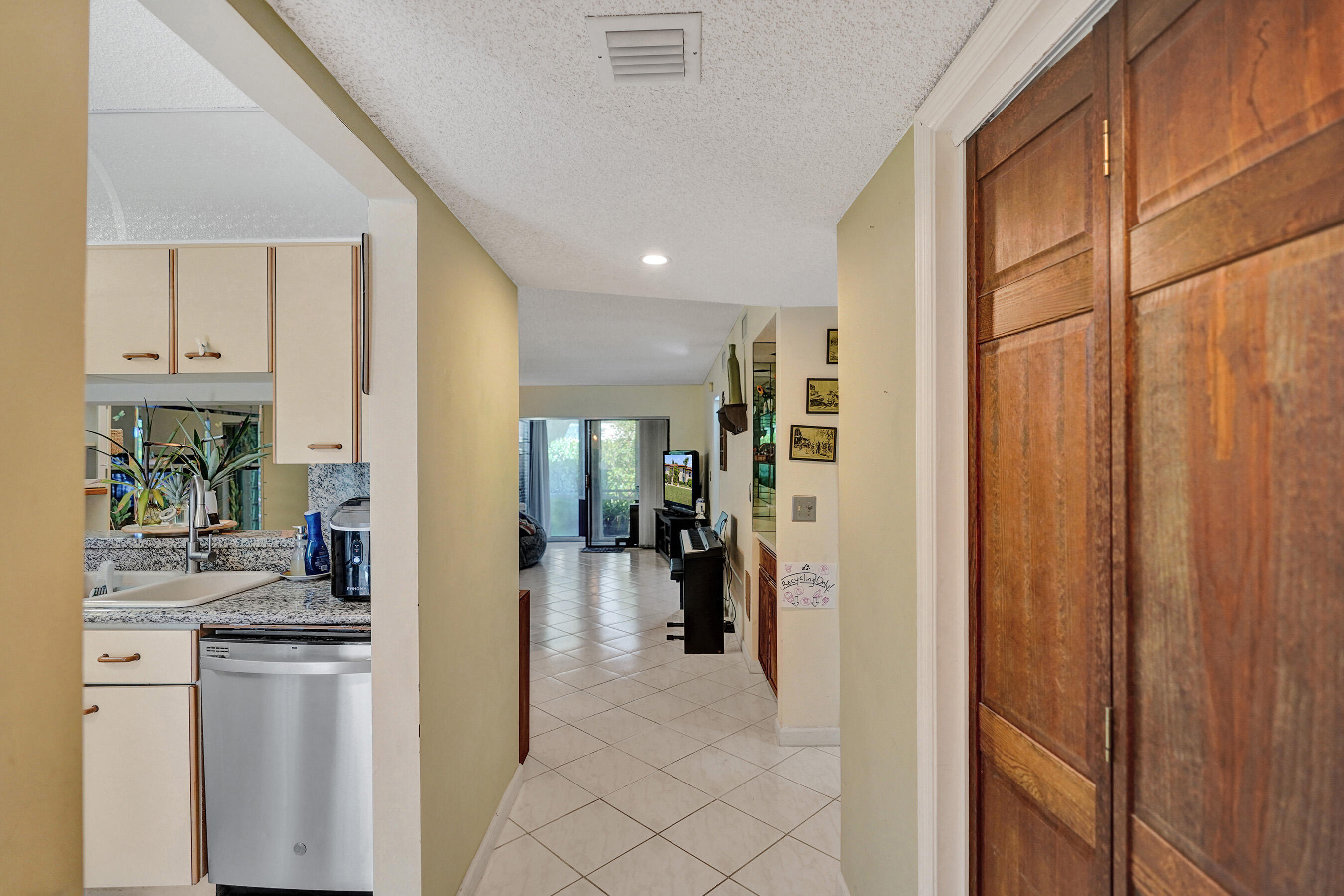 5201 West Club Circle, Unit 103 Boca Raton, FL 33487 - Photo 21 of 40 Front Entry View