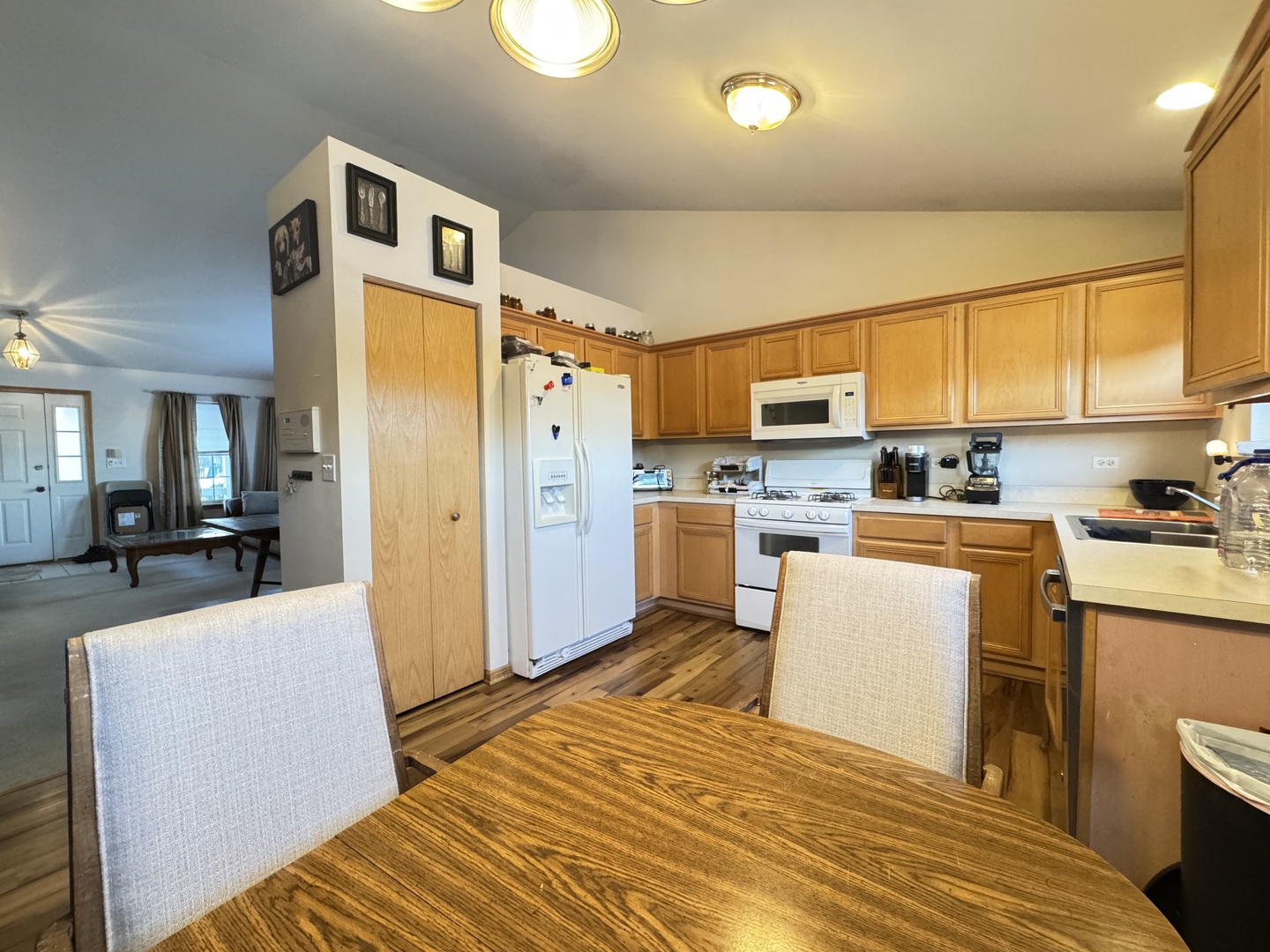 1606 Donegal Drive Minooka, IL 60447 - Photo 4 of 23