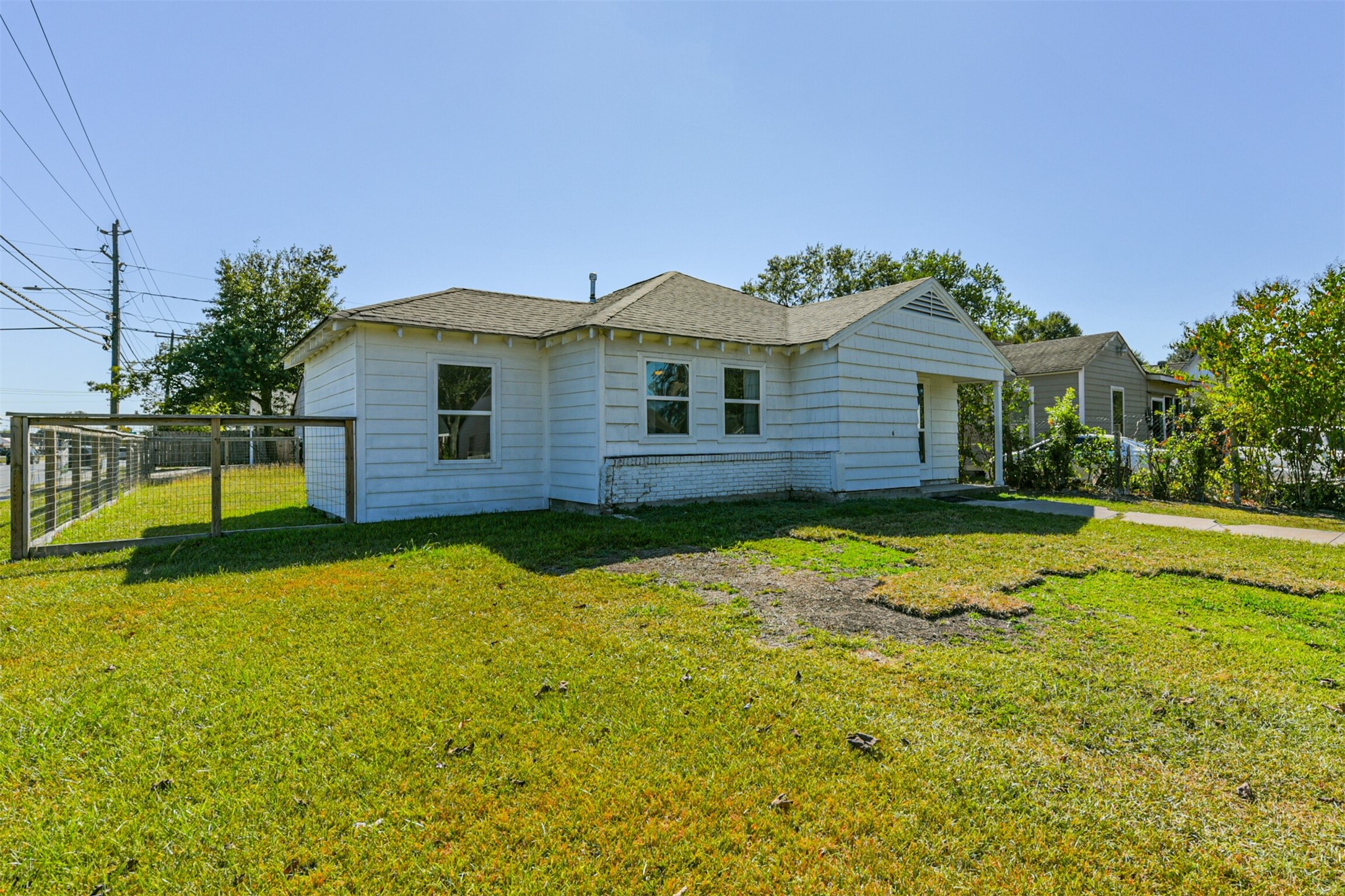 7546 Greendowns Street Houston, TX 77087 - Photo 1 of 33 a front view of a house with swimming pool