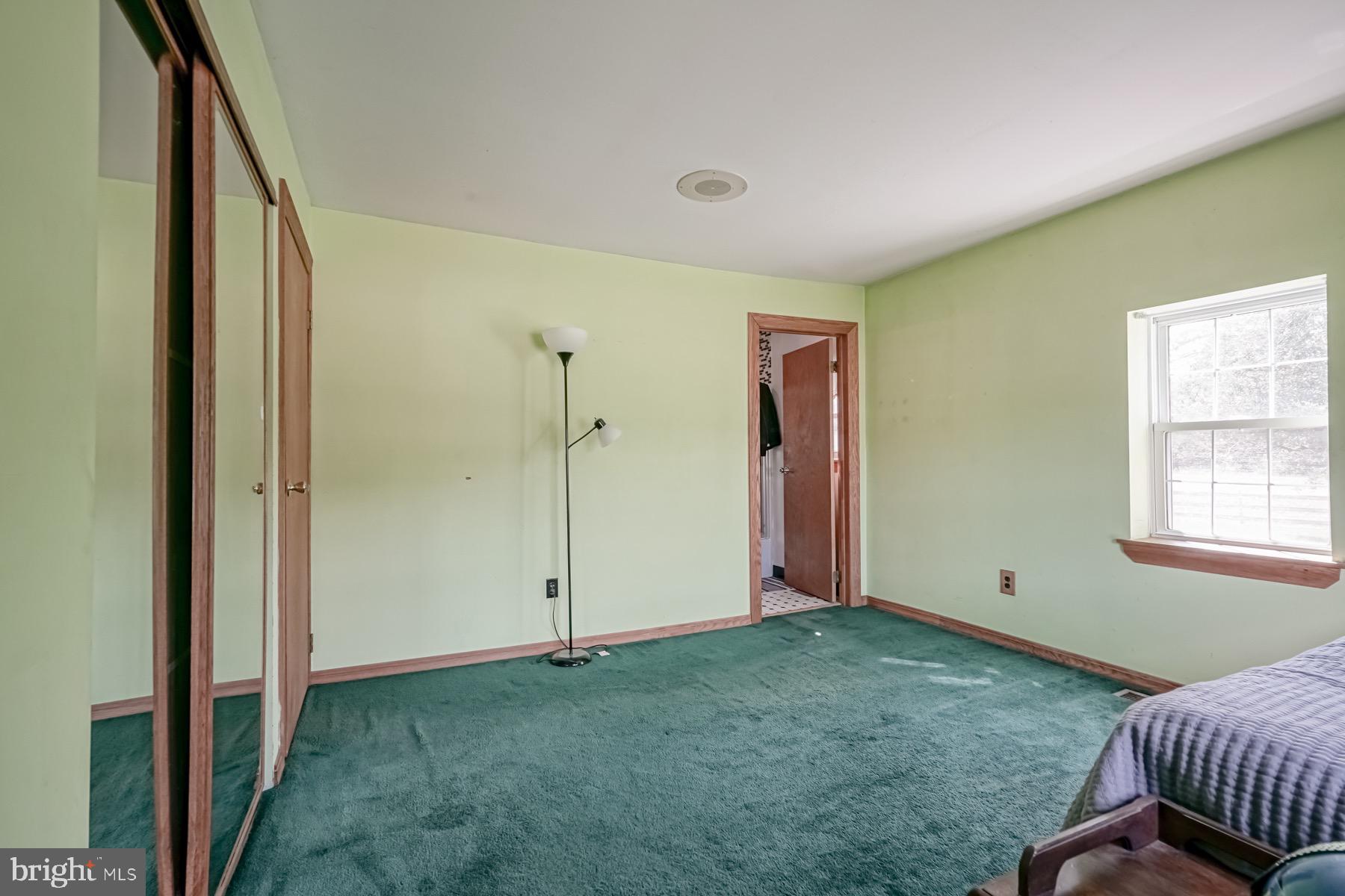 329 Lakedale Road Berlin, NJ 08009 - Photo 34 of 63 a view of livingroom with workspace