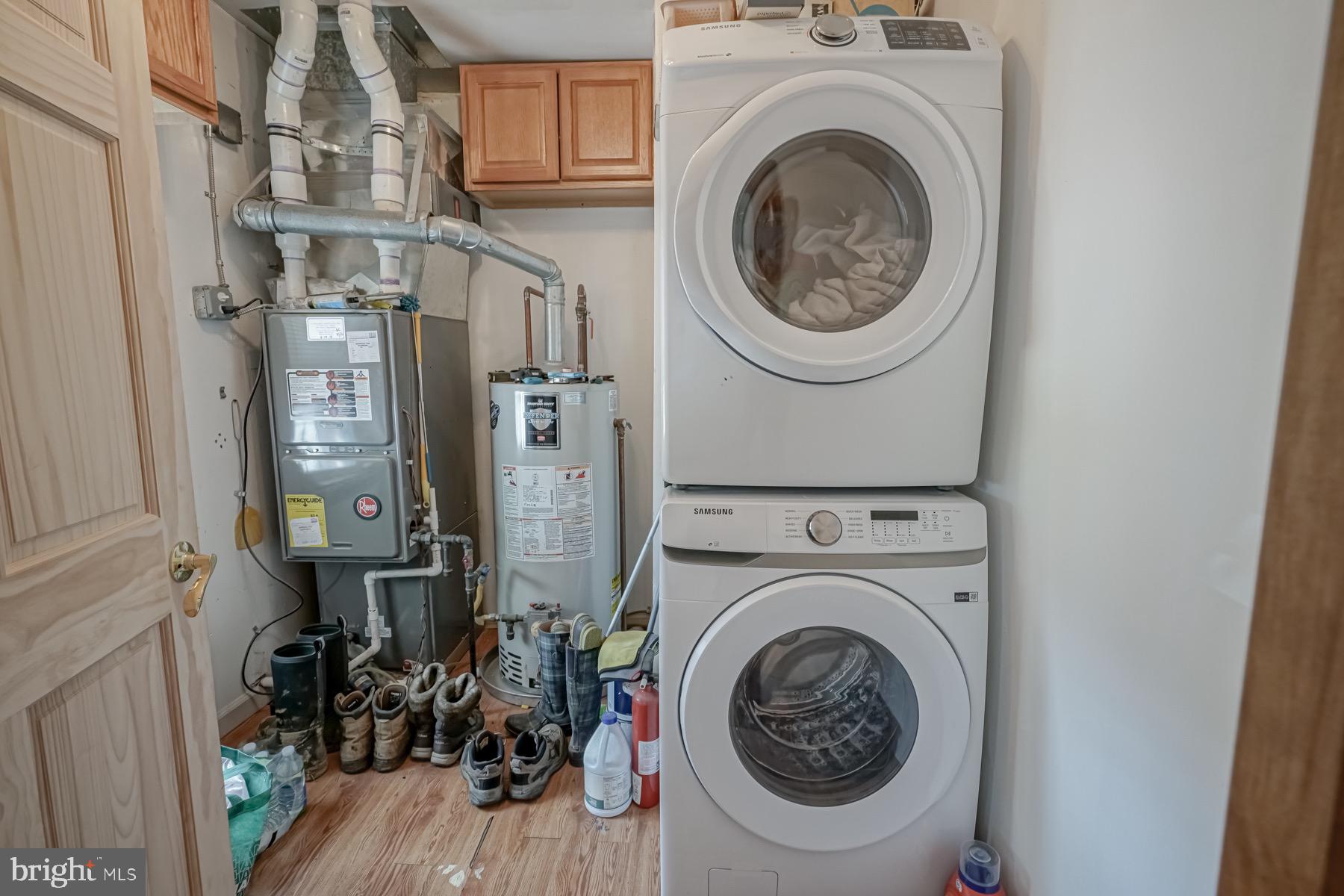 329 Lakedale Road Berlin, NJ 08009 - Photo 37 of 63 a utility room with dryer and washer