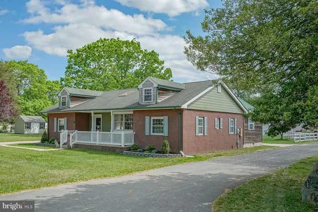 $899,900 | 329 Lakedale Road, Berlin, NJ 08009