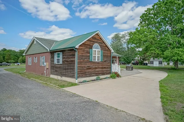 $899,900 | 329 Lakedale Road, Berlin, NJ 08009