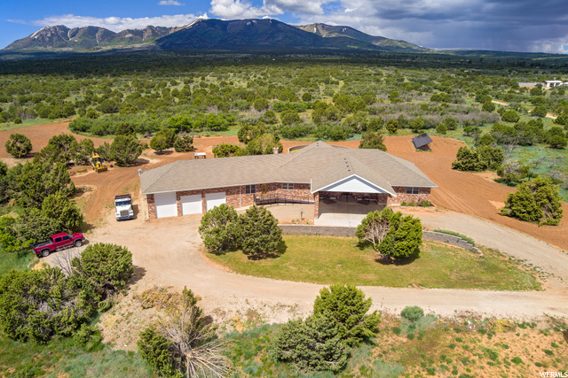 422 South Creek Road Monticello, UT 84535 - Photo 8 of 59 View of drone / aerial view