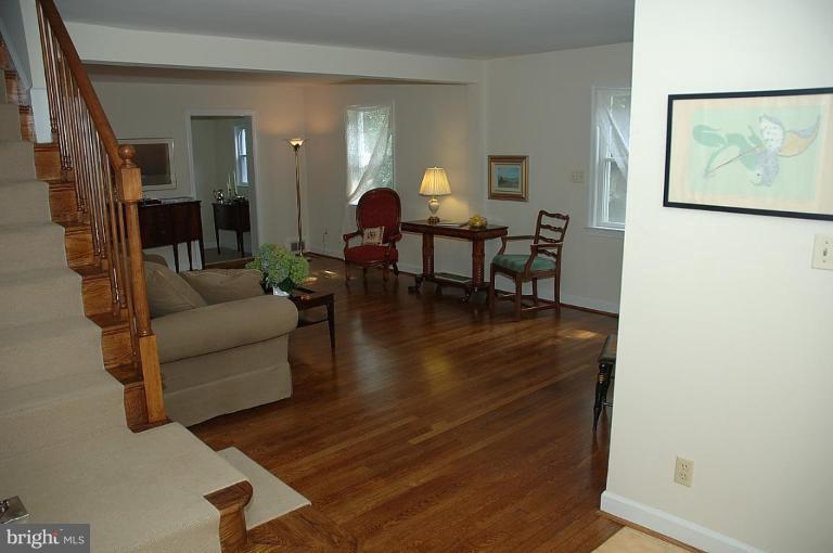 5302 Wakefield Road Bethesda, MD 20816 - Photo 3 of 28 Living Room