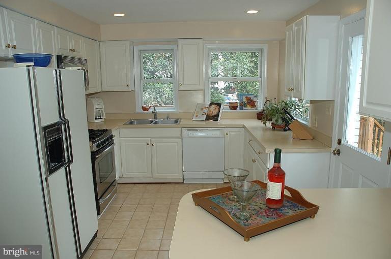 5302 Wakefield Road Bethesda, MD 20816 - Photo 6 of 28 Kitchen