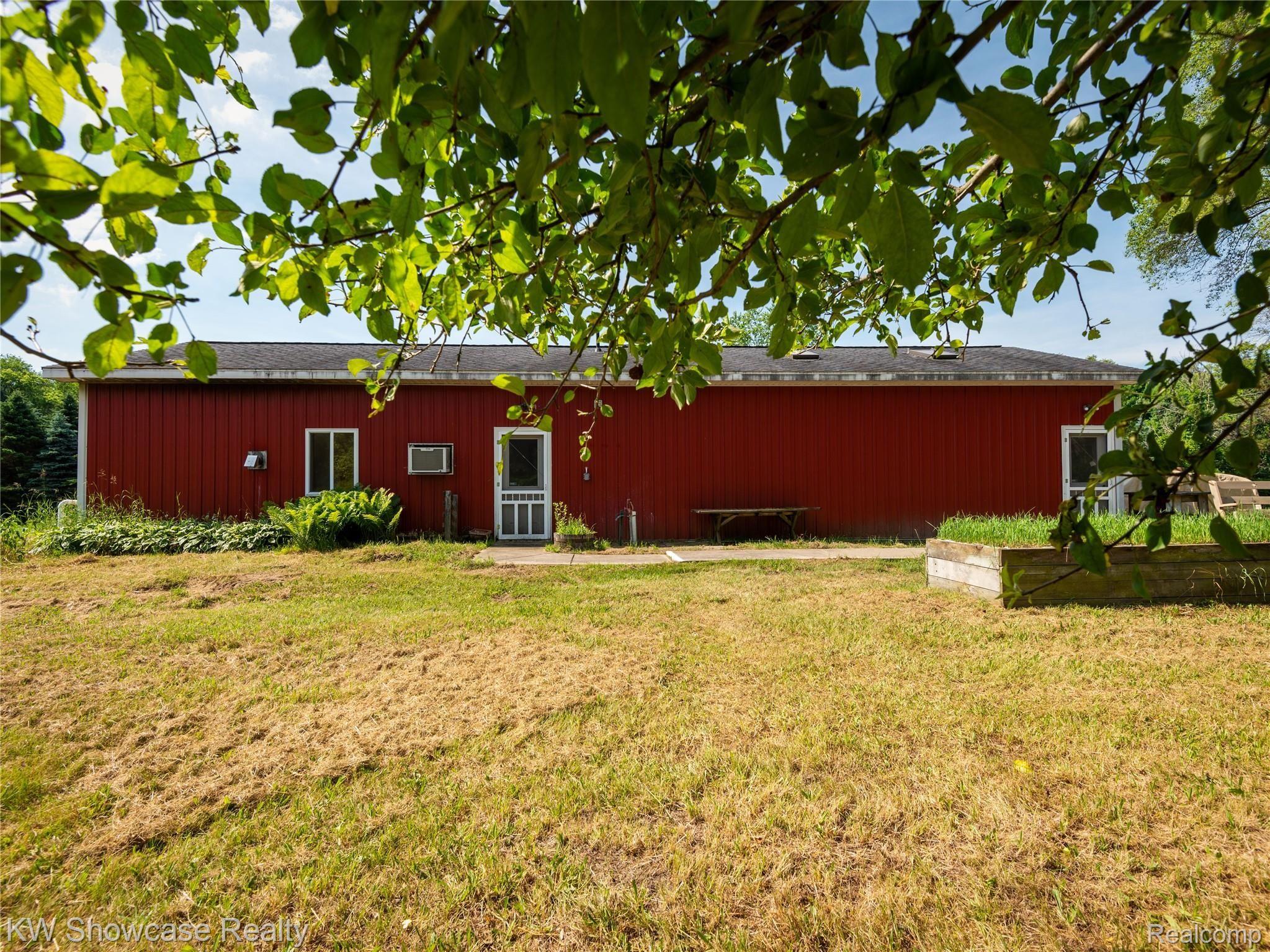 6020 North Tipsico Lake Road Holly, MI 48442 - Photo 33 of 54 34 OUT BUILDING, SHOP.jpg