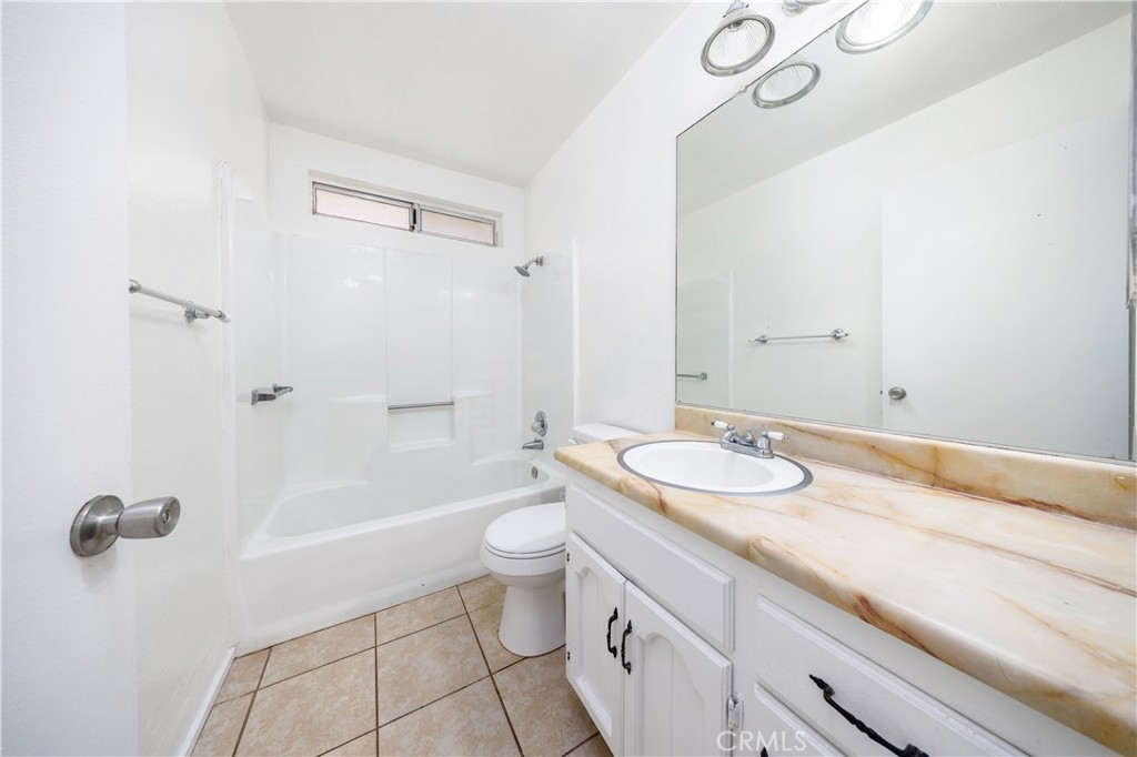 10686 Jamul Road Apple Valley, CA 92308 - Photo 17 of 23 Secondary bathroom