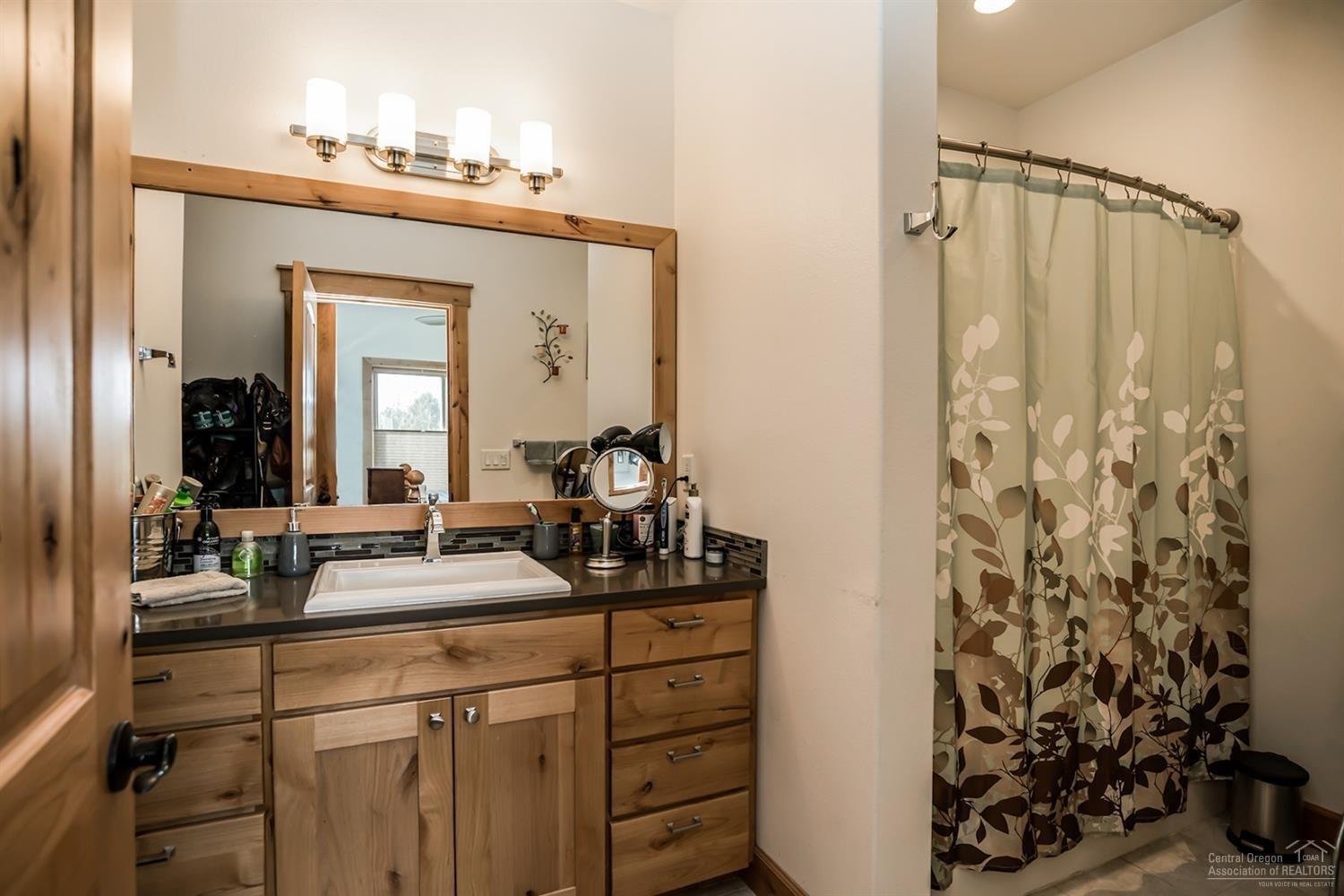 22017 Quebec Court Bend, OR 97702 - Photo 21 of 25 Mother-in-law suite full bathroom with w
