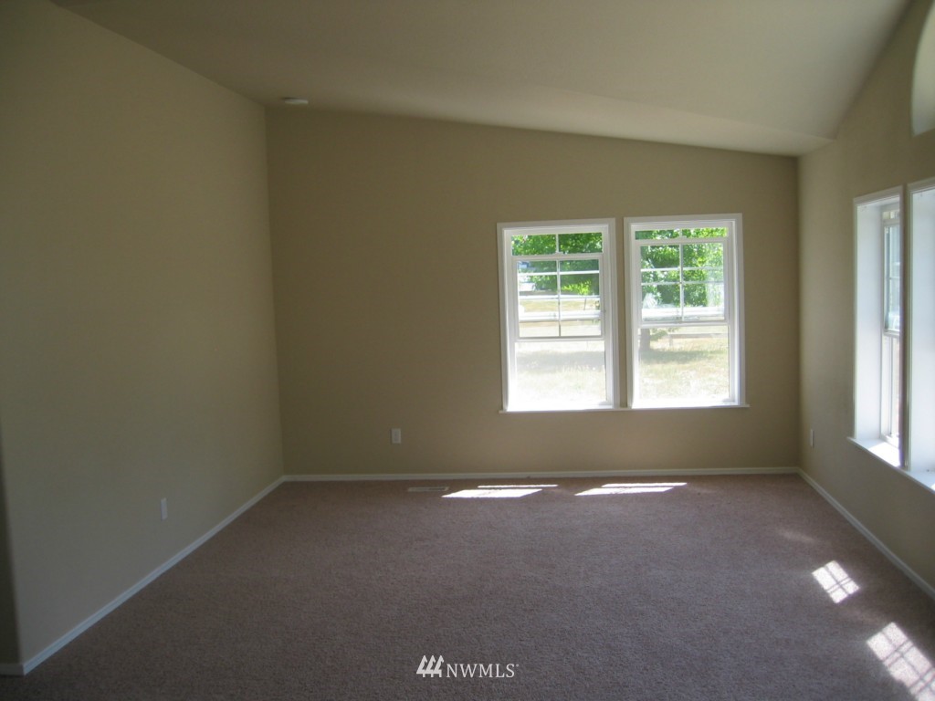 8626 Diagonal Road Southeast Olympia, WA 98501 - Photo 5 of 23 Gallery Image 5