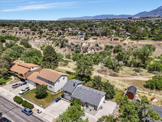 1005 East Violet Circle South Sandy, UT 84094 - Photo 4 of 32