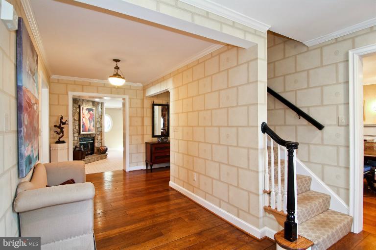 7813 Oldchester Road Bethesda, MD 20817 - Photo 22 of 30 Interior (General)