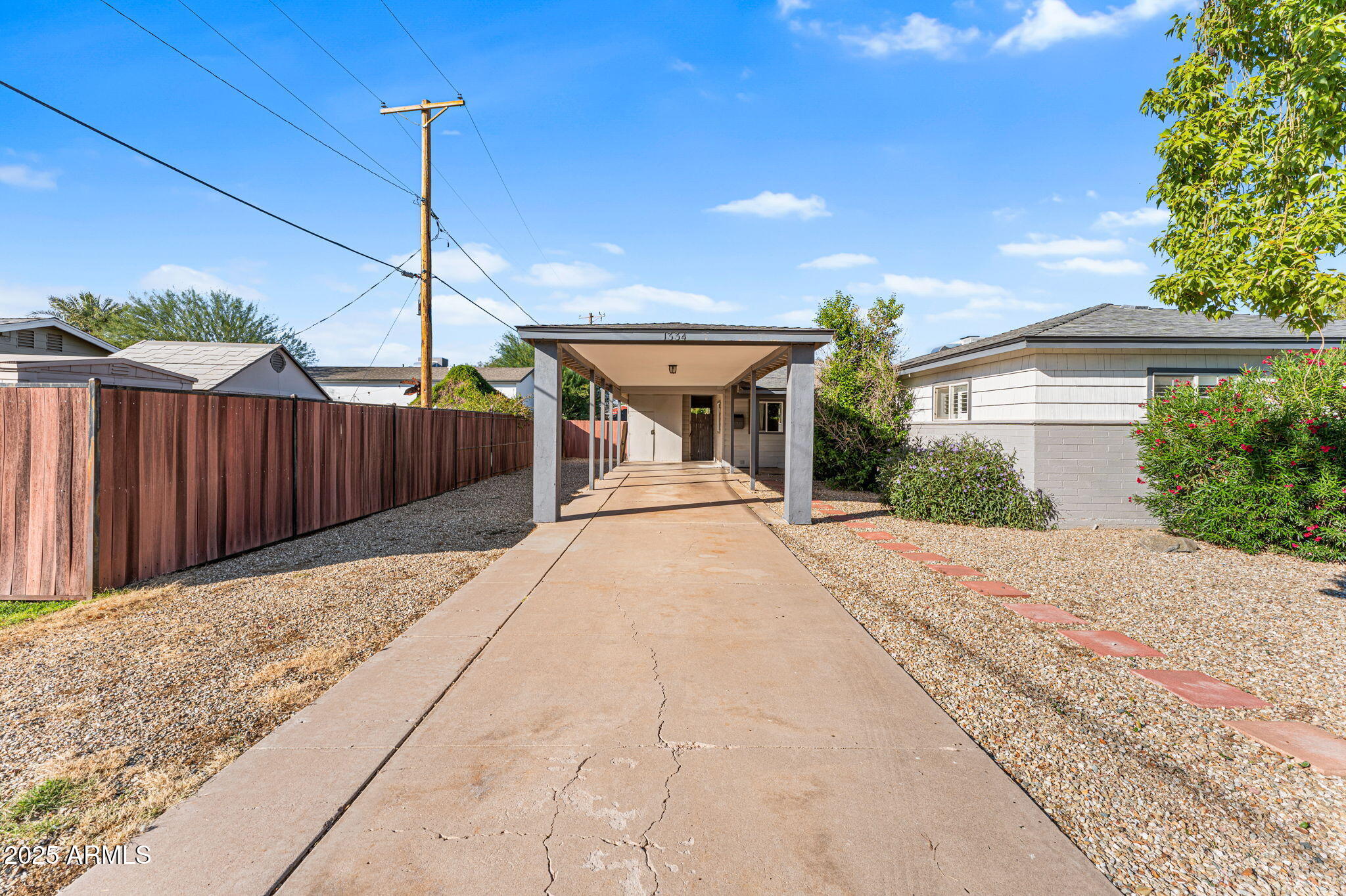 1334 West Sells Drive Phoenix, AZ 85013 - Photo 4 of 32 a view of a terrace with a sitting space