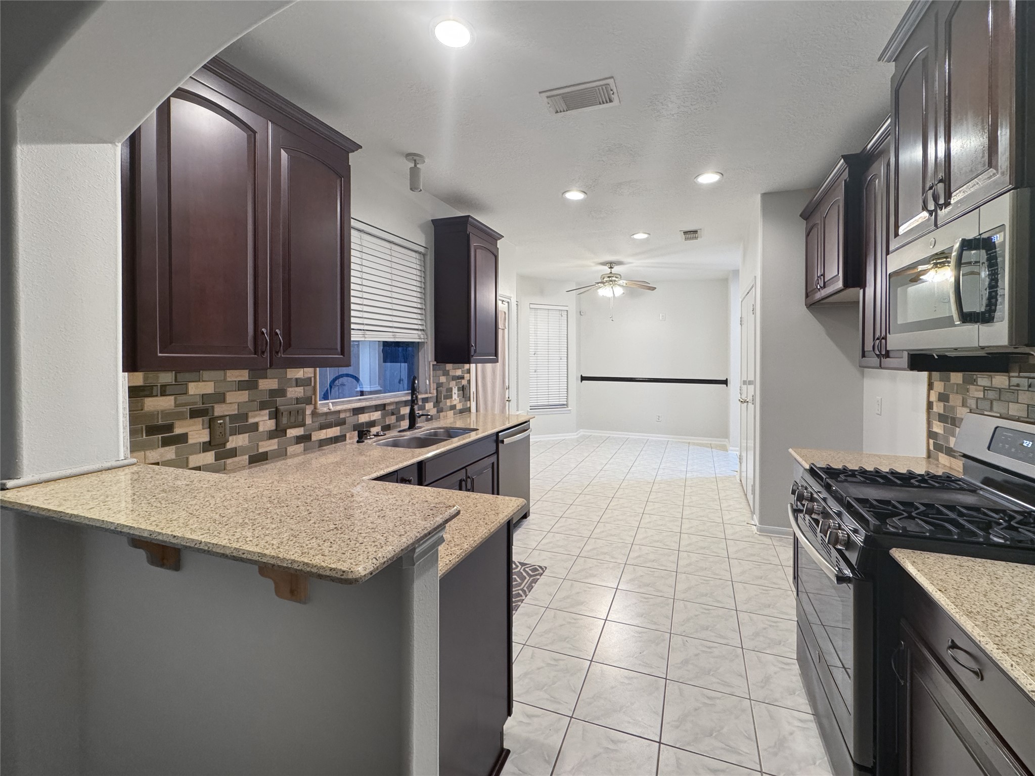 3206 Watercliff Court Spring, TX 77388 - Photo 7 of 35