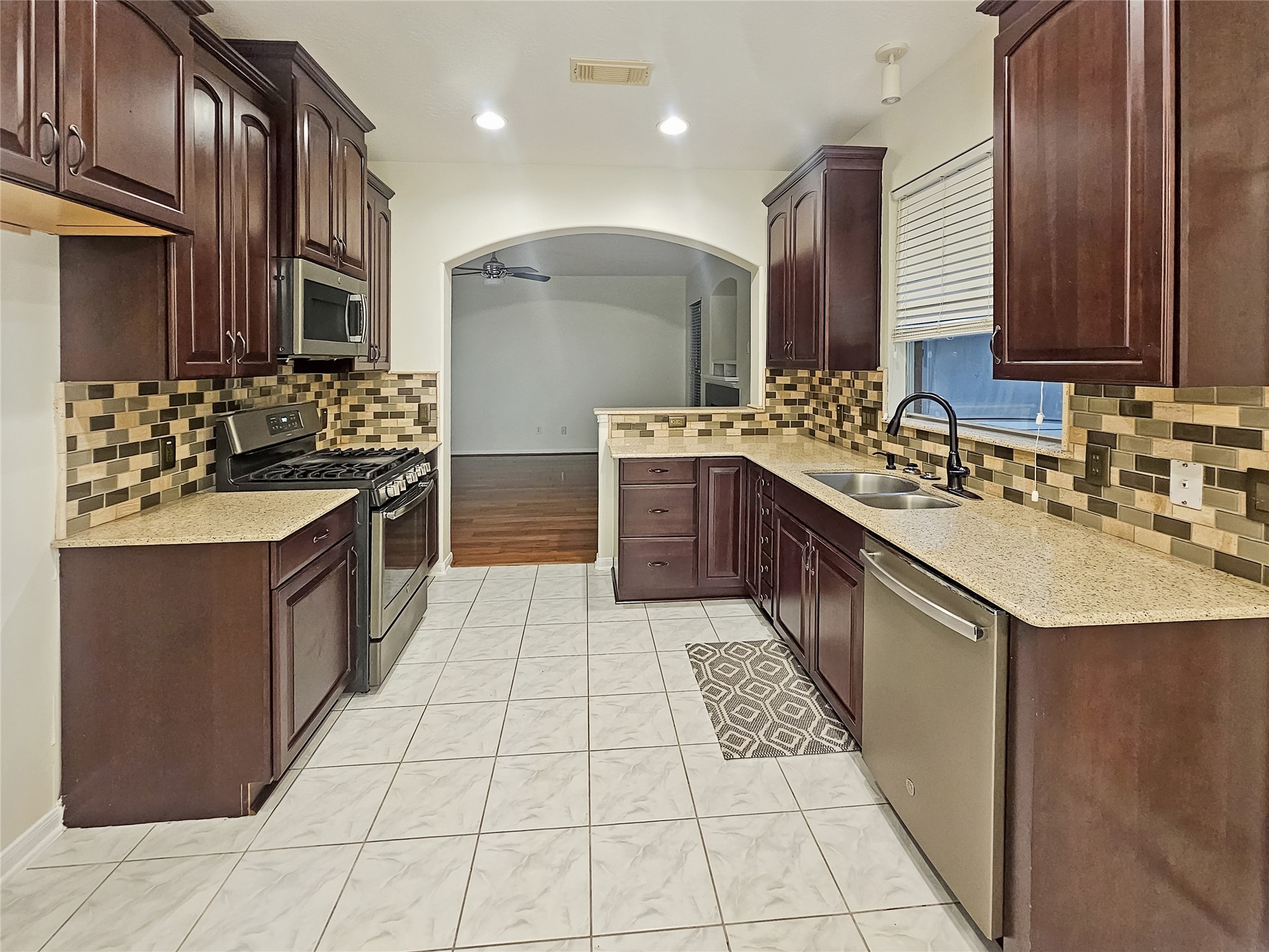 3206 Watercliff Court Spring, TX 77388 - Photo 9 of 35