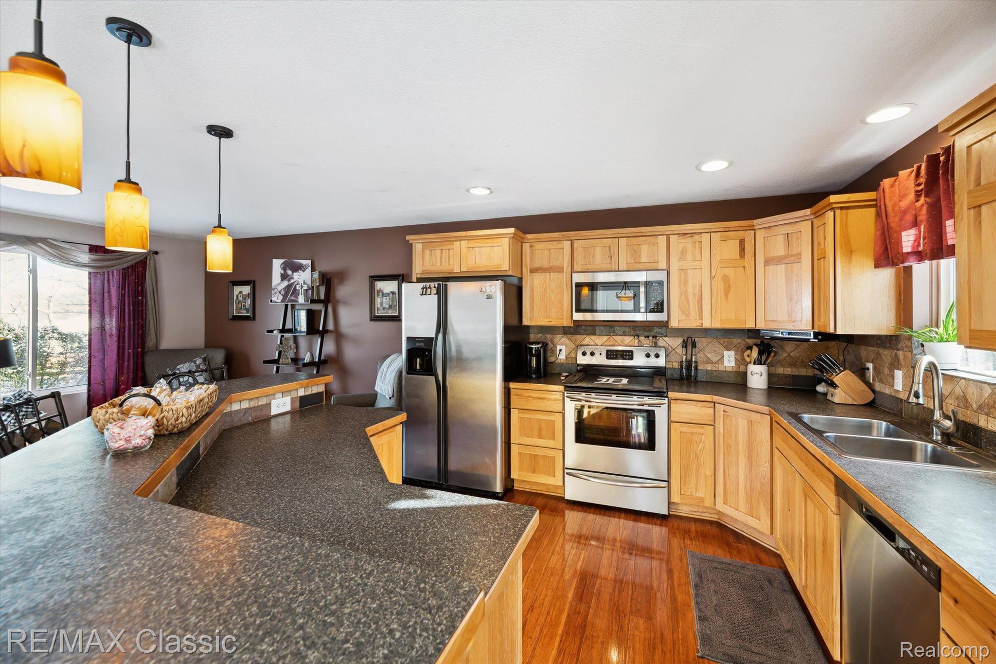 1712 Ridge Road White Lake, MI 48383 - Photo 10 of 33 Gallery Image 10
